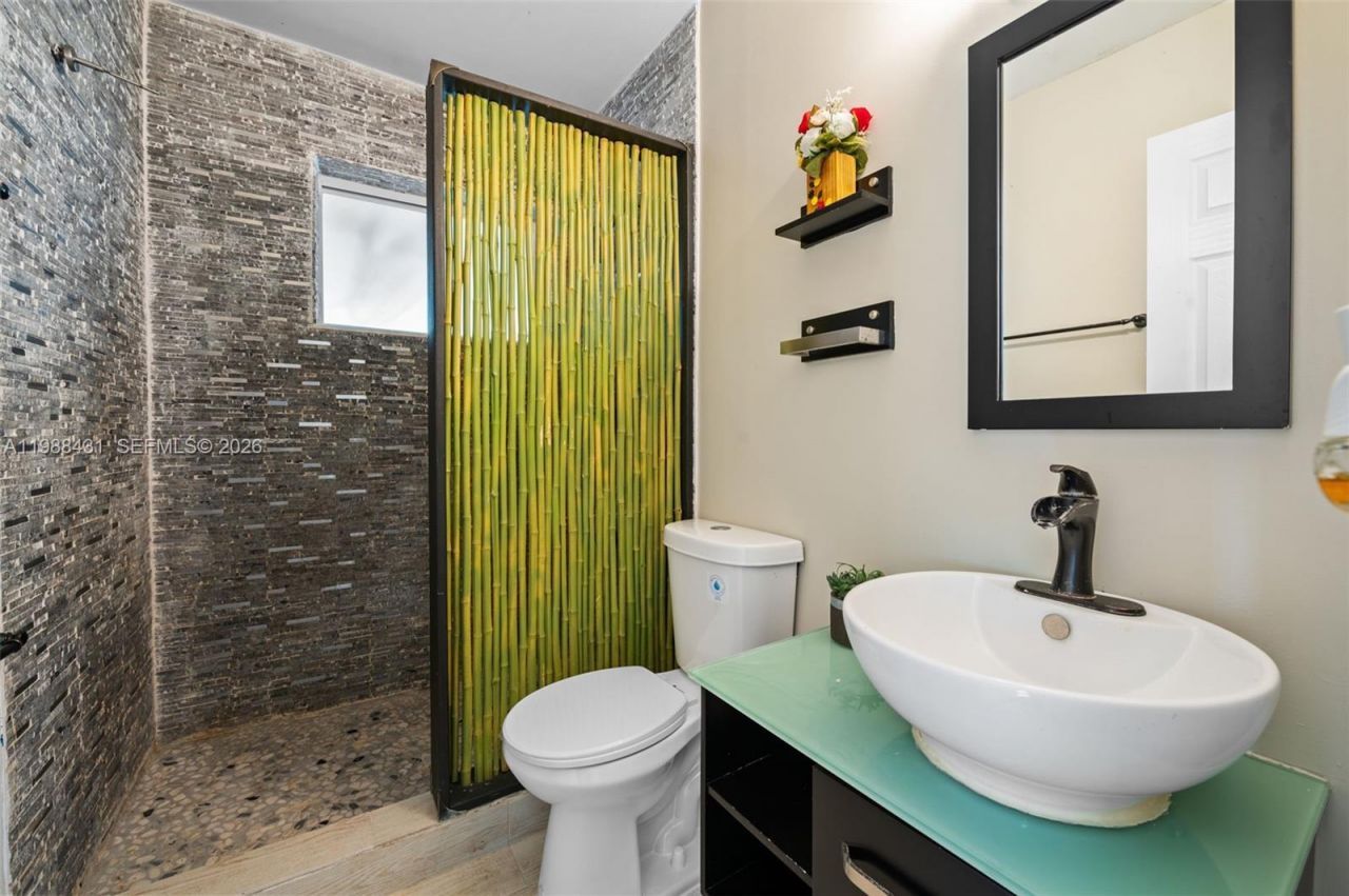 7245 S Waterway Dr , Miami, FL 33155 Photo