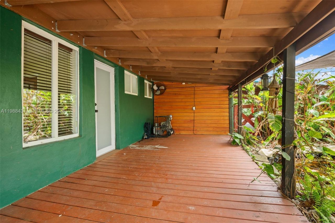 7245 S Waterway Dr , Miami, FL 33155 Photo