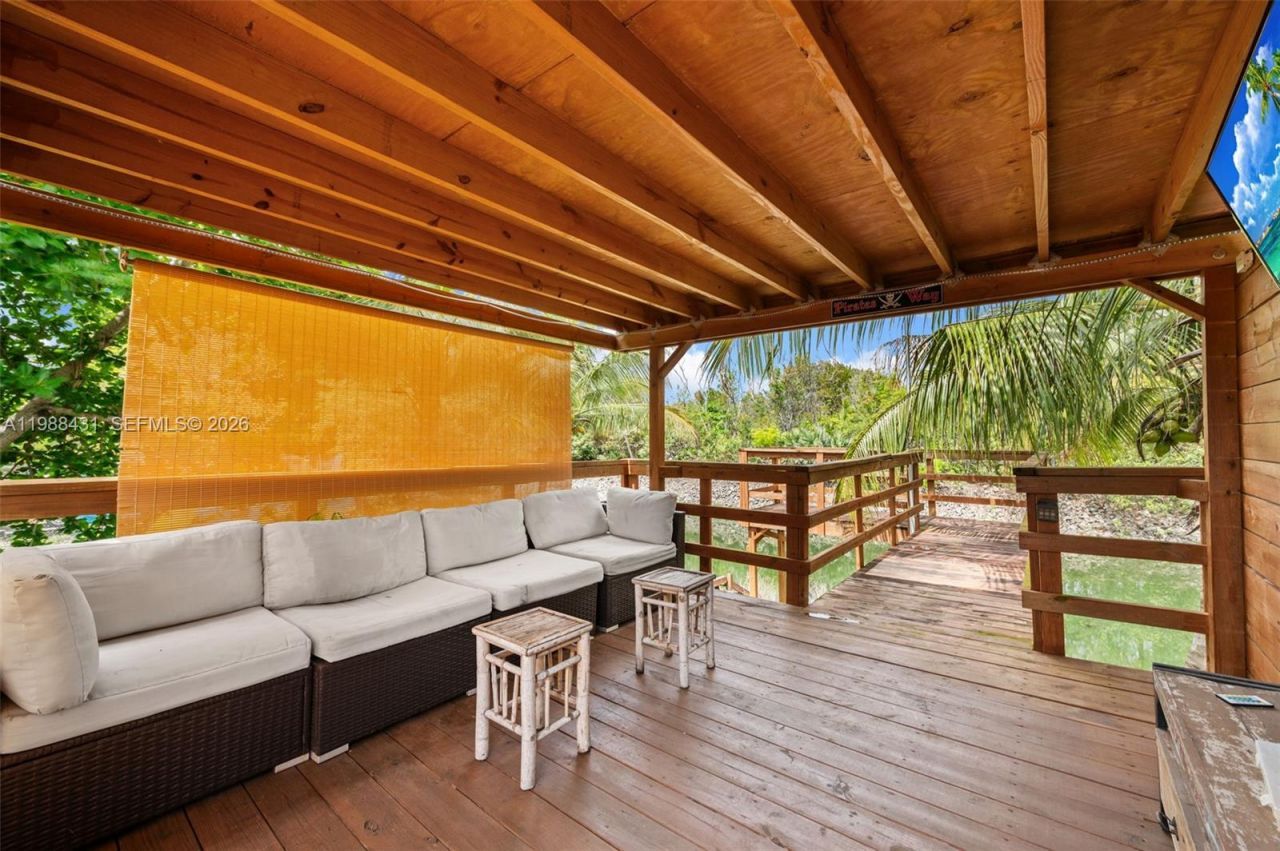 7245 S Waterway Dr , Miami, FL 33155 Photo