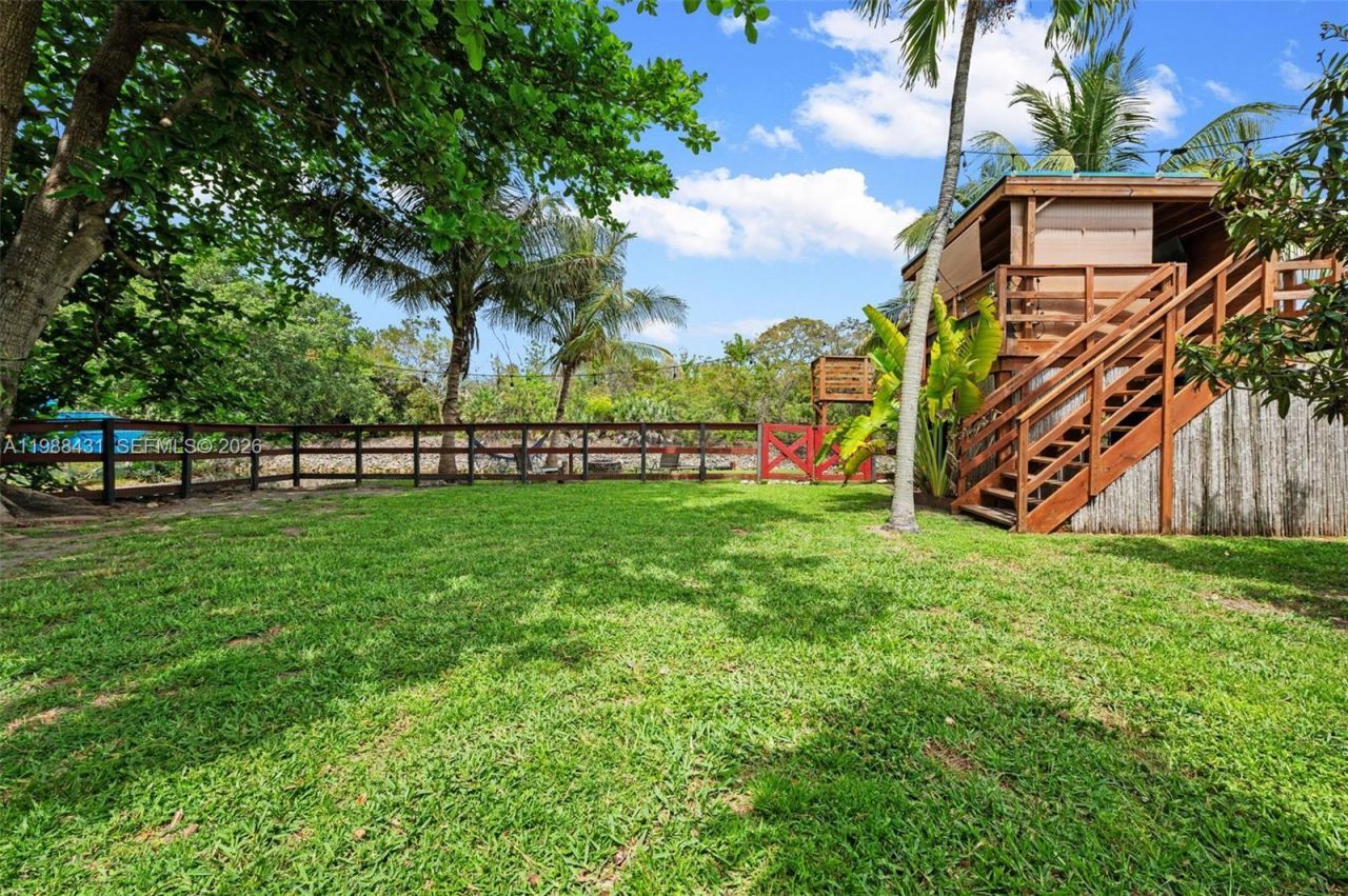 7245 S Waterway Dr , Miami, FL 33155 Photo