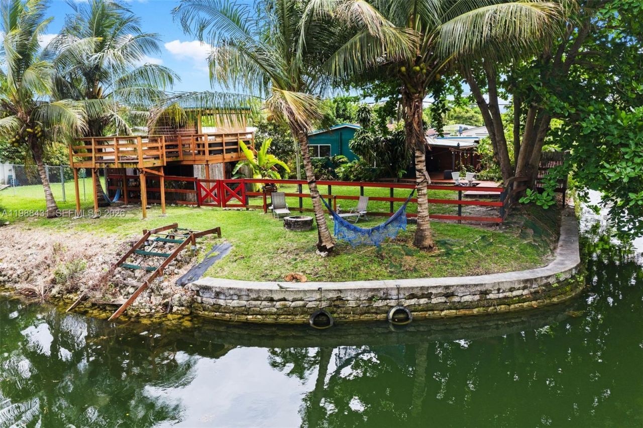 7245 S Waterway Dr , Miami, FL 33155 Photo