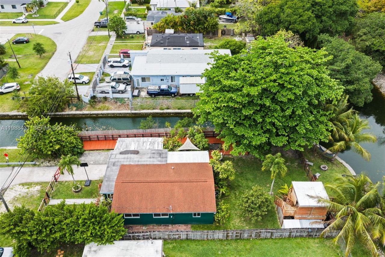 7245 S Waterway Dr , Miami, FL 33155 Photo