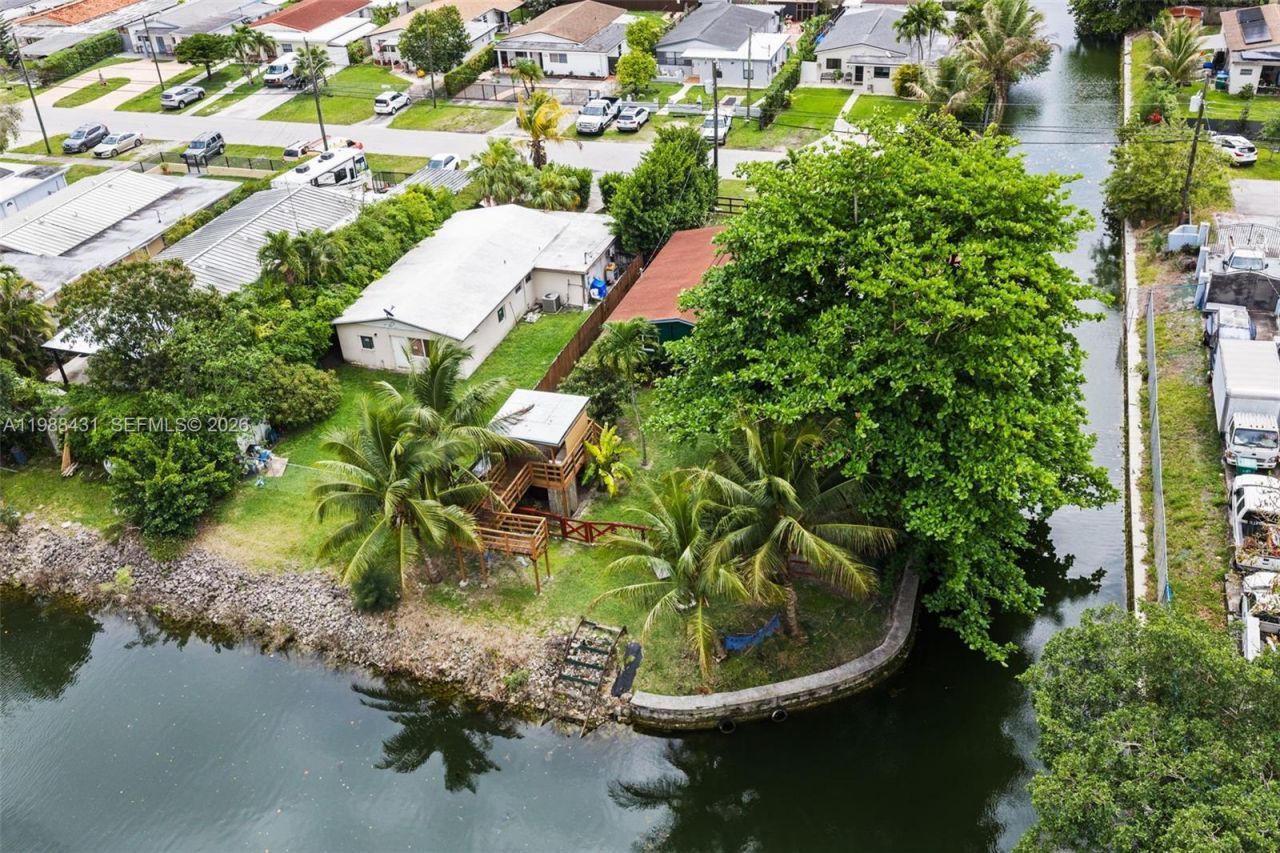 7245 S Waterway Dr , Miami, FL 33155 Photo