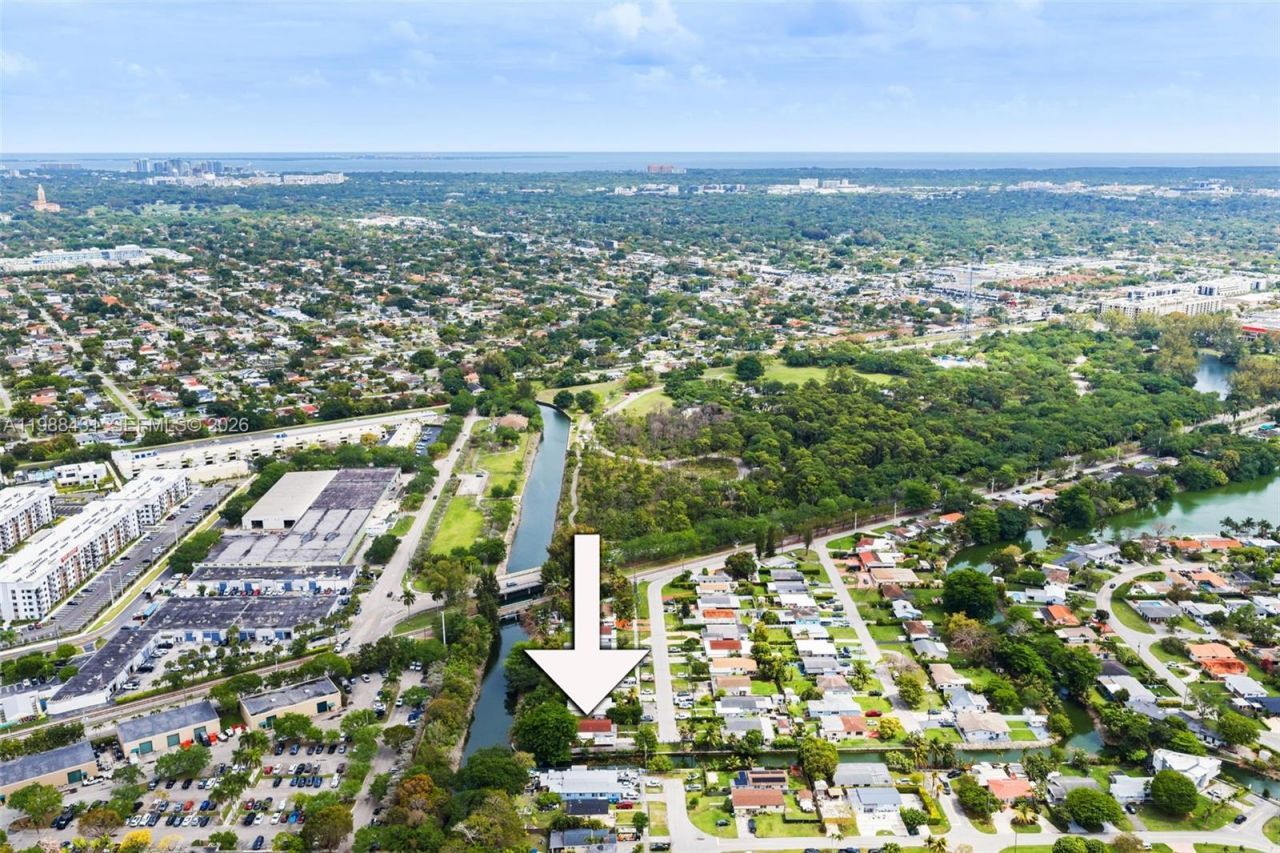 7245 S Waterway Dr , Miami, FL 33155 Photo