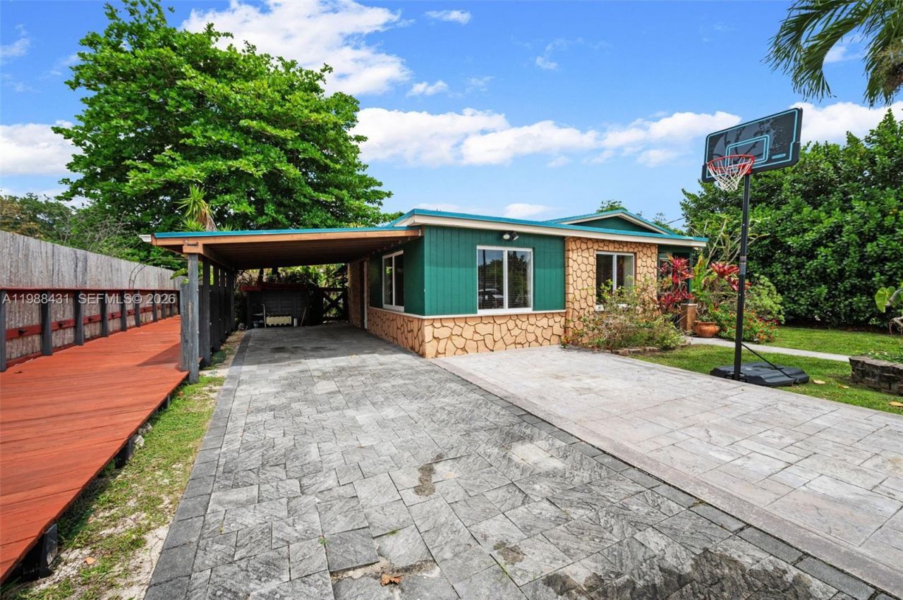 7245 S Waterway Dr , Miami, FL 33155 Photo