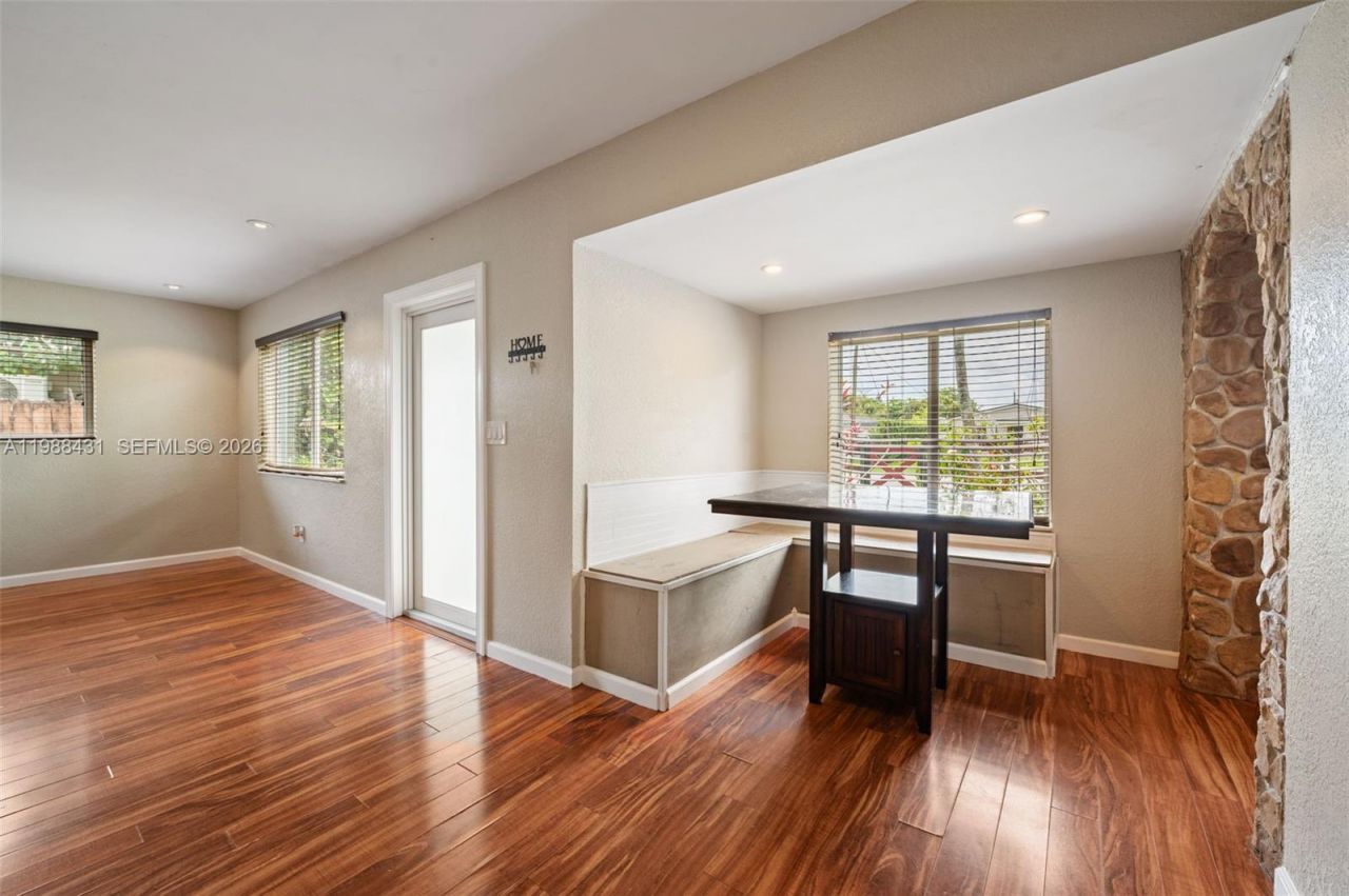 7245 S Waterway Dr , Miami, FL 33155 Photo