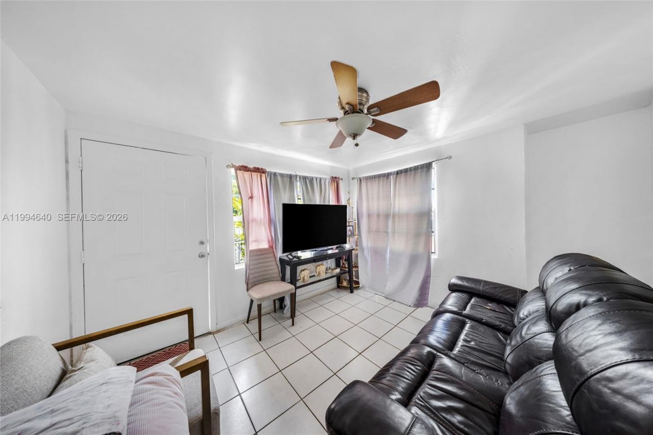 2223 NW 3rd St , Miami, FL 33125 Photo