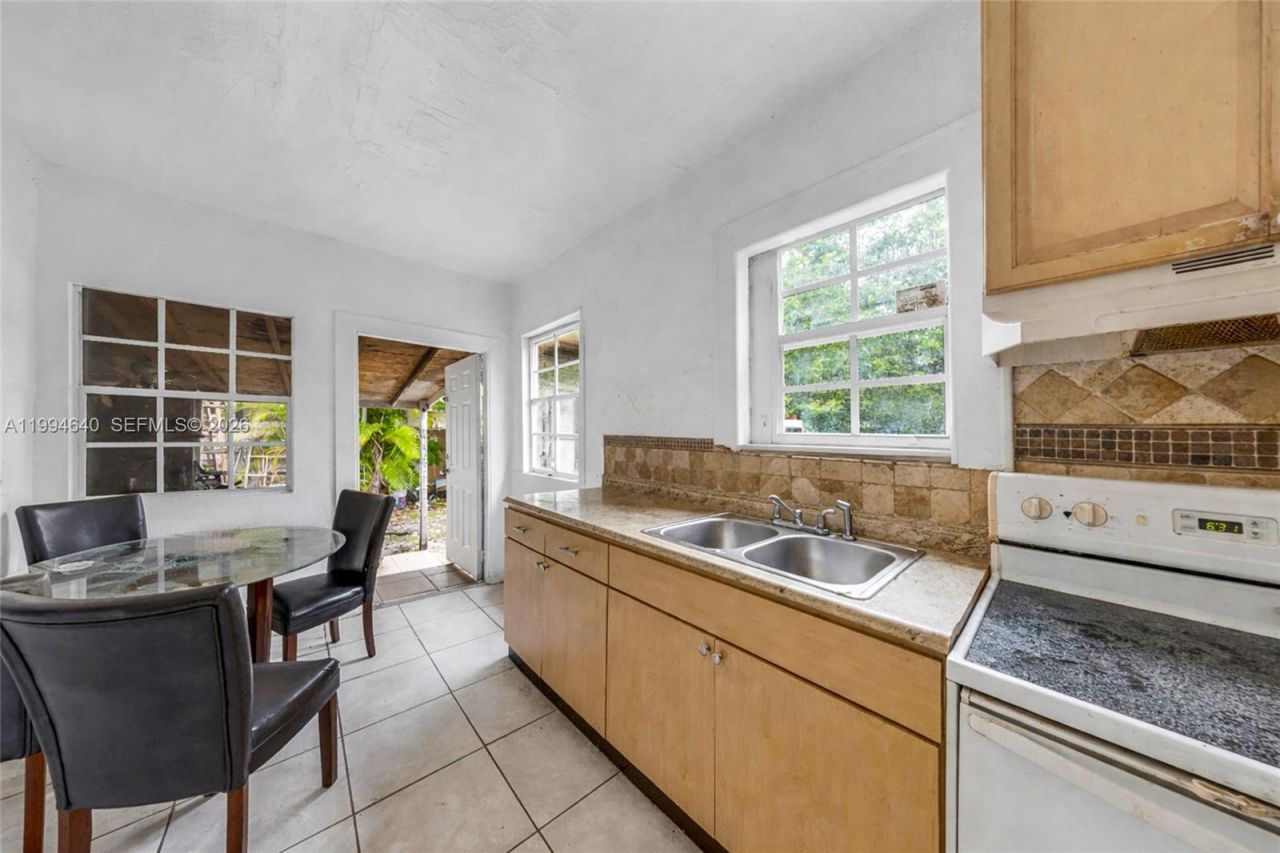 2223 NW 3rd St , Miami, FL 33125 Photo