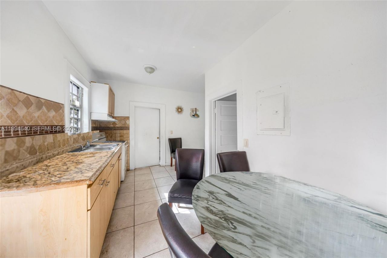 2223 NW 3rd St , Miami, FL 33125 Photo