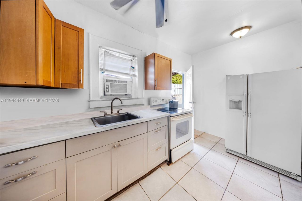 2223 NW 3rd St , Miami, FL 33125 Photo