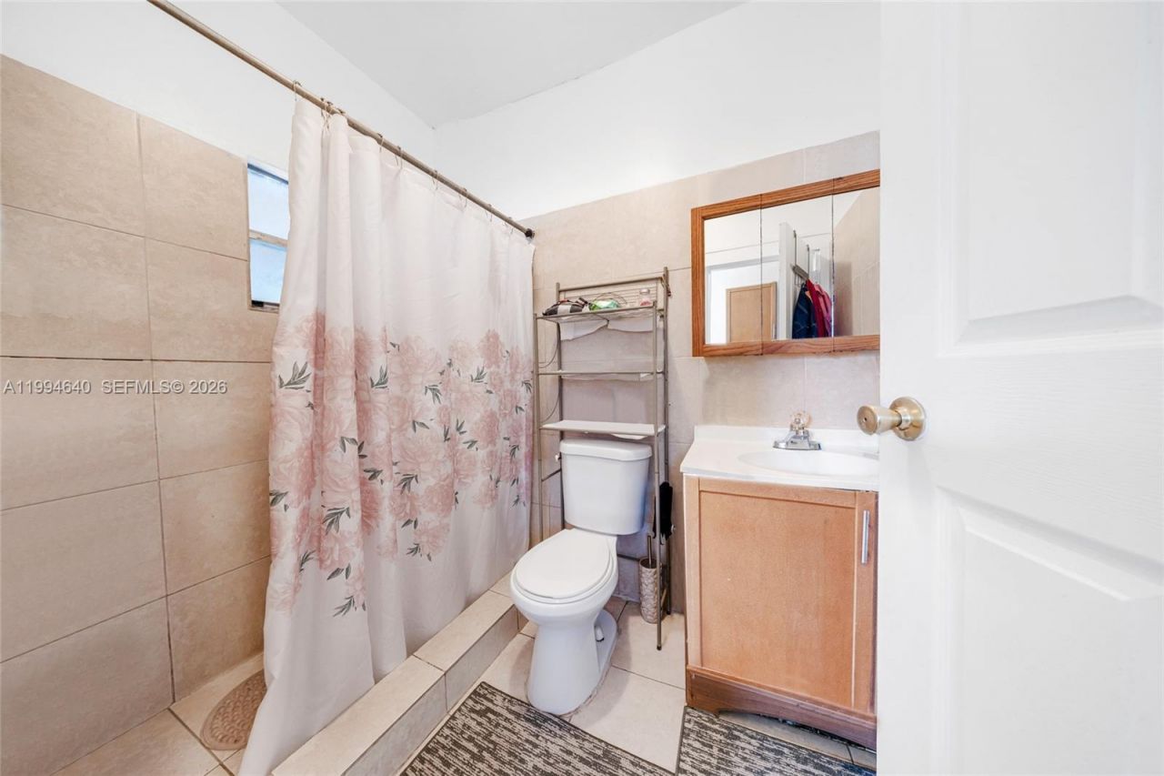 2223 NW 3rd St , Miami, FL 33125 Photo