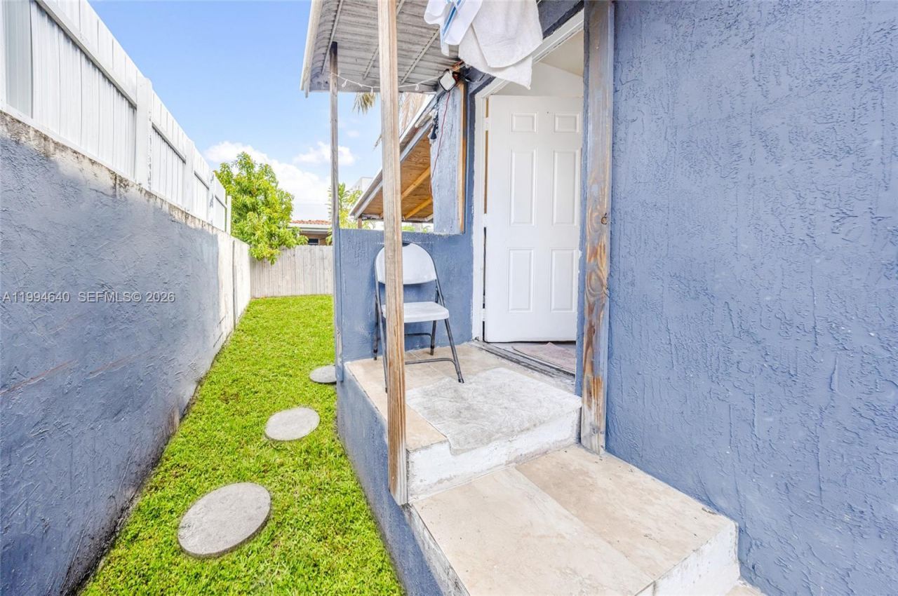 2223 NW 3rd St , Miami, FL 33125 Photo