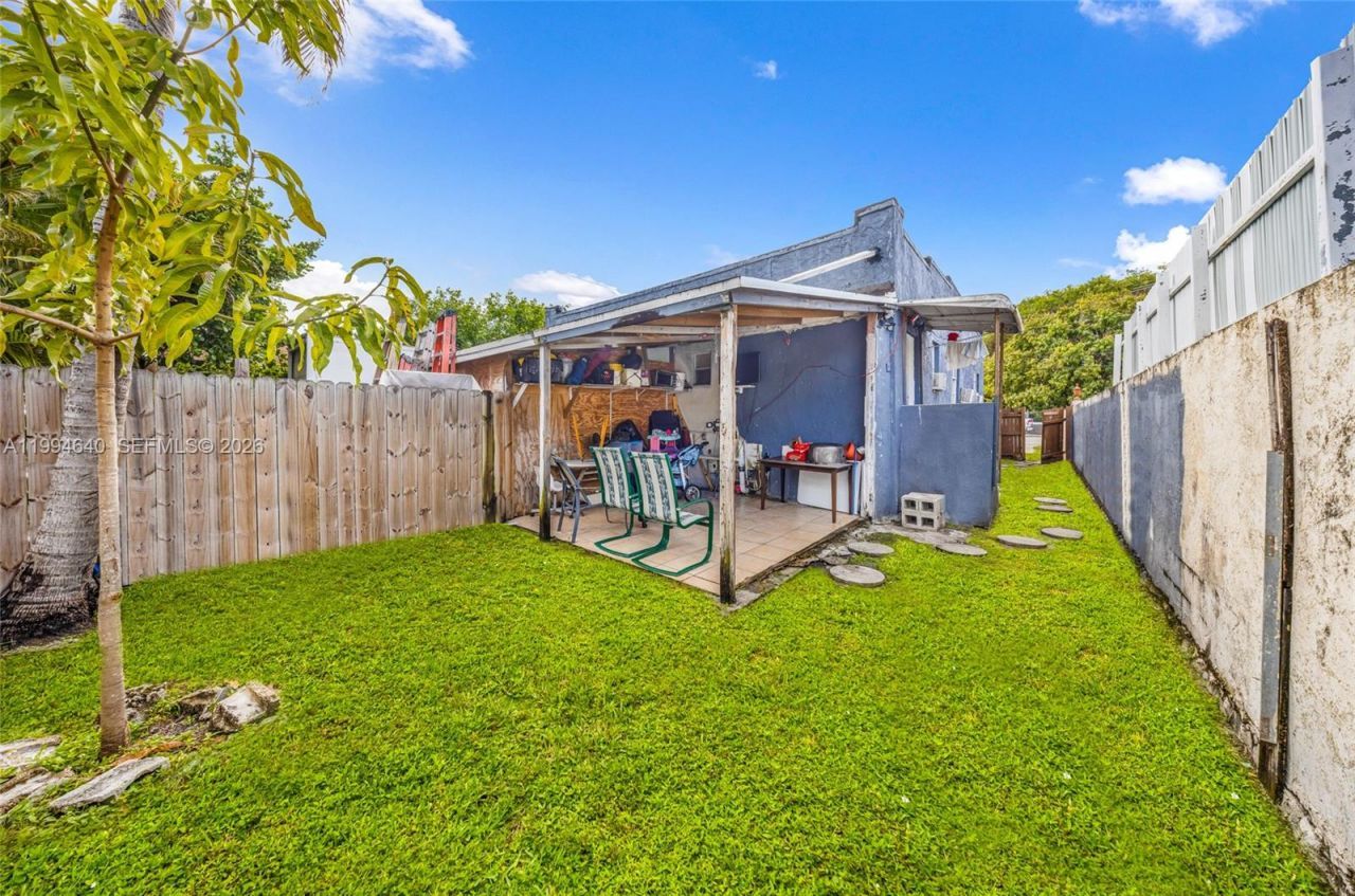 2223 NW 3rd St , Miami, FL 33125 Photo