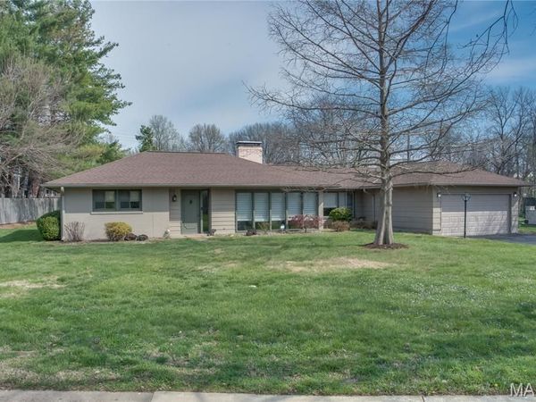 5 Stacy Drive, Olivette, MO 63132