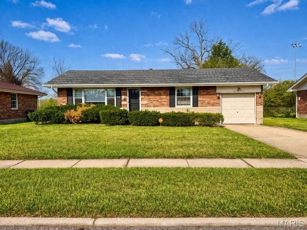 325 Royce Drive , St Louis, MO 63135