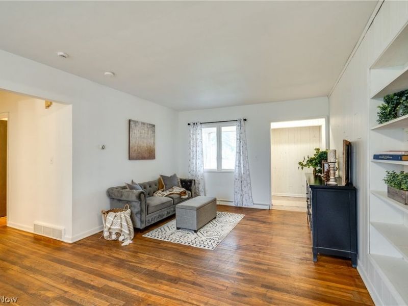 1440 Treasch Drive, Cuyahoga Falls, OH 44221 Photo 3