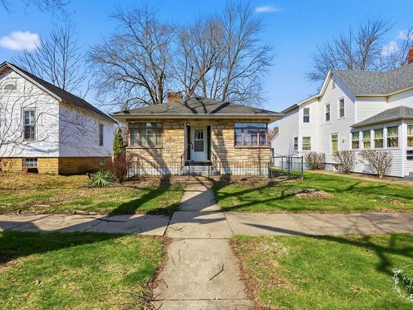 1055 S 4th Avenue , Kankakee, IL 60901