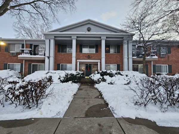 603 E Falcon Drive , Unit 104A, Arlington Heights, IL 60005