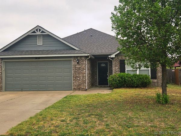 1435 W Burnham Avenue , Sapulpa, OK 74066