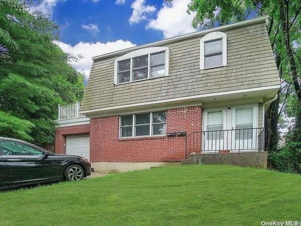 1012 Old Northern Boulevard , Roslyn, NY 11576