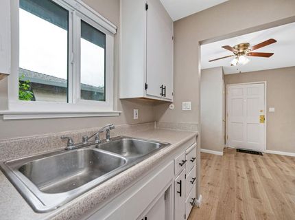 9032 El Cajon Way #4, Unit 4, Sacramento, CA 95826 Photo