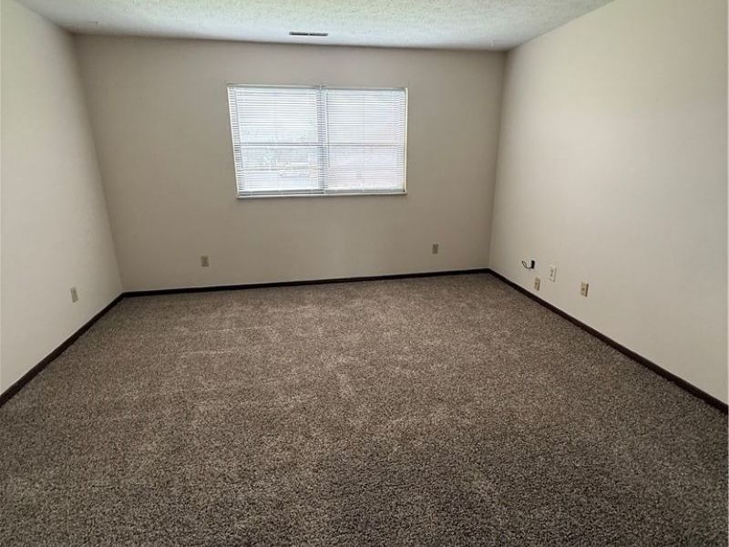 1060 Brandywine Boulevard, Unit H, Zanesville, OH 43701 Photo 2