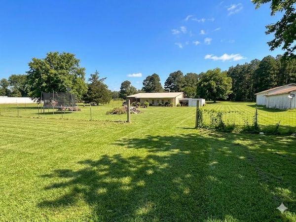 1163 N 4280 Road, Hugo, OK 74743