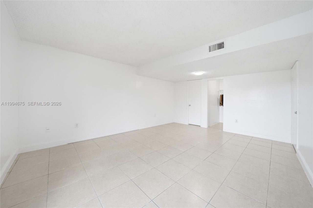 9375 Fontainebleau Blvd , Unit L301, Miami, FL 33172 Photo