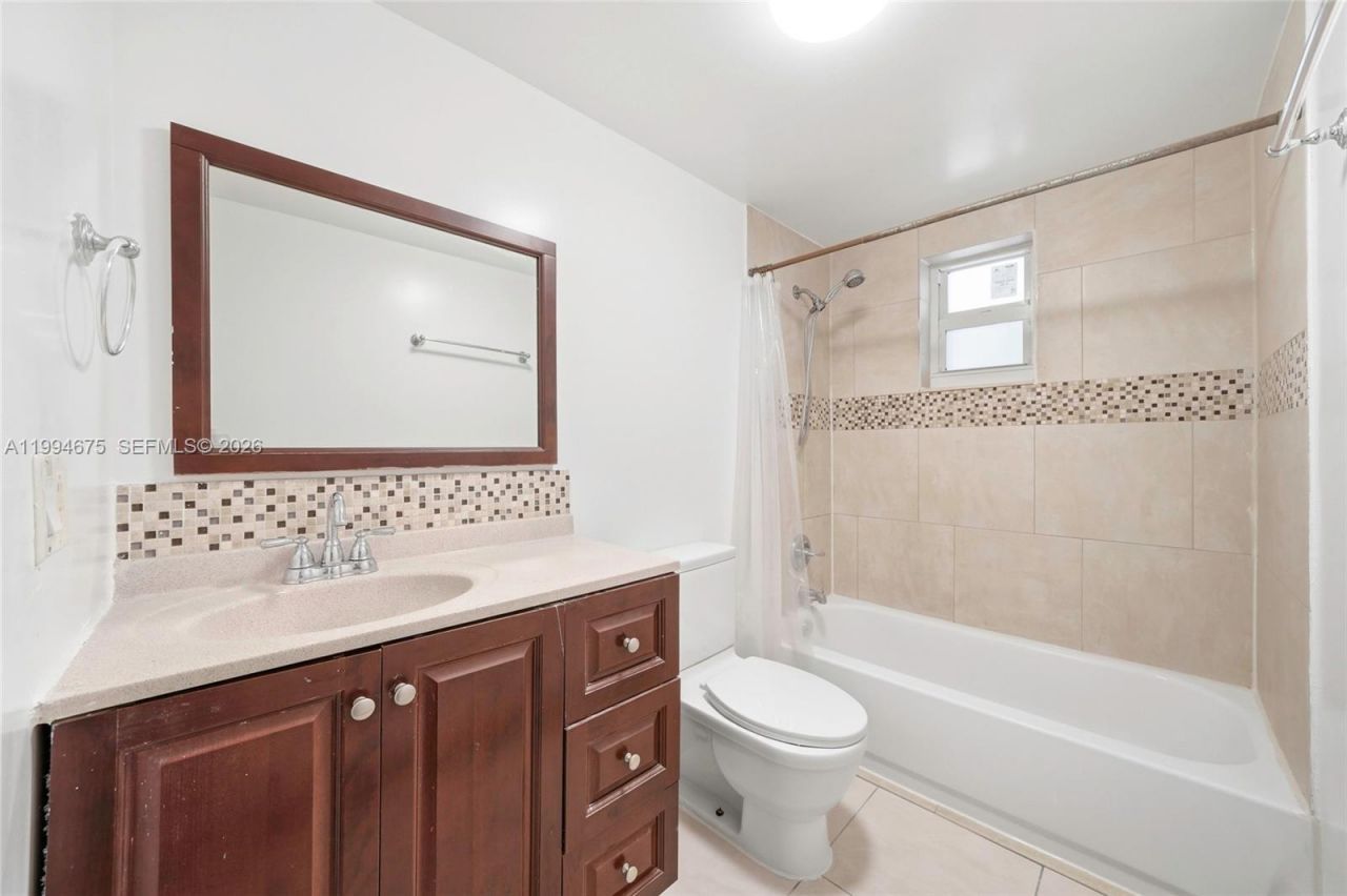 9375 Fontainebleau Blvd , Unit L301, Miami, FL 33172 Photo