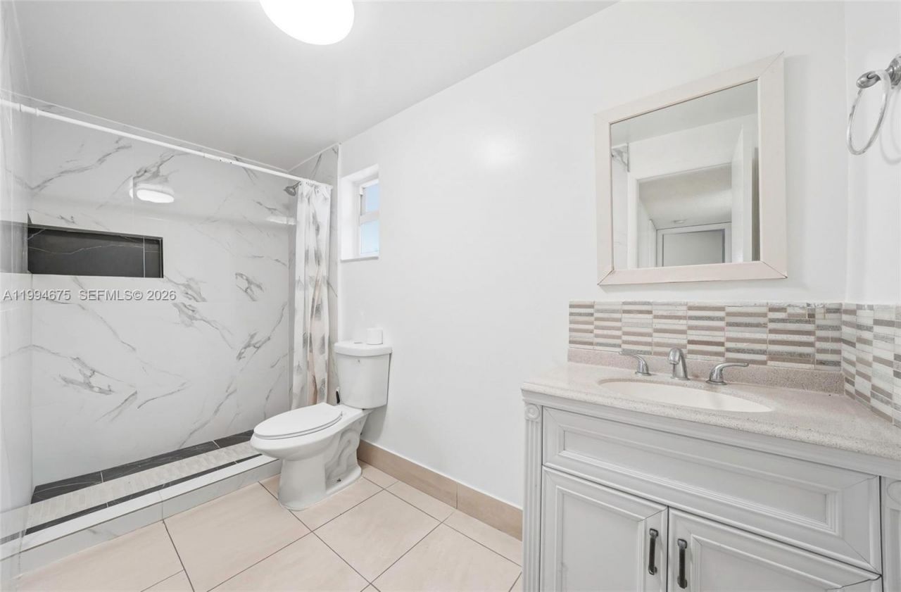 9375 Fontainebleau Blvd , Unit L301, Miami, FL 33172 Photo