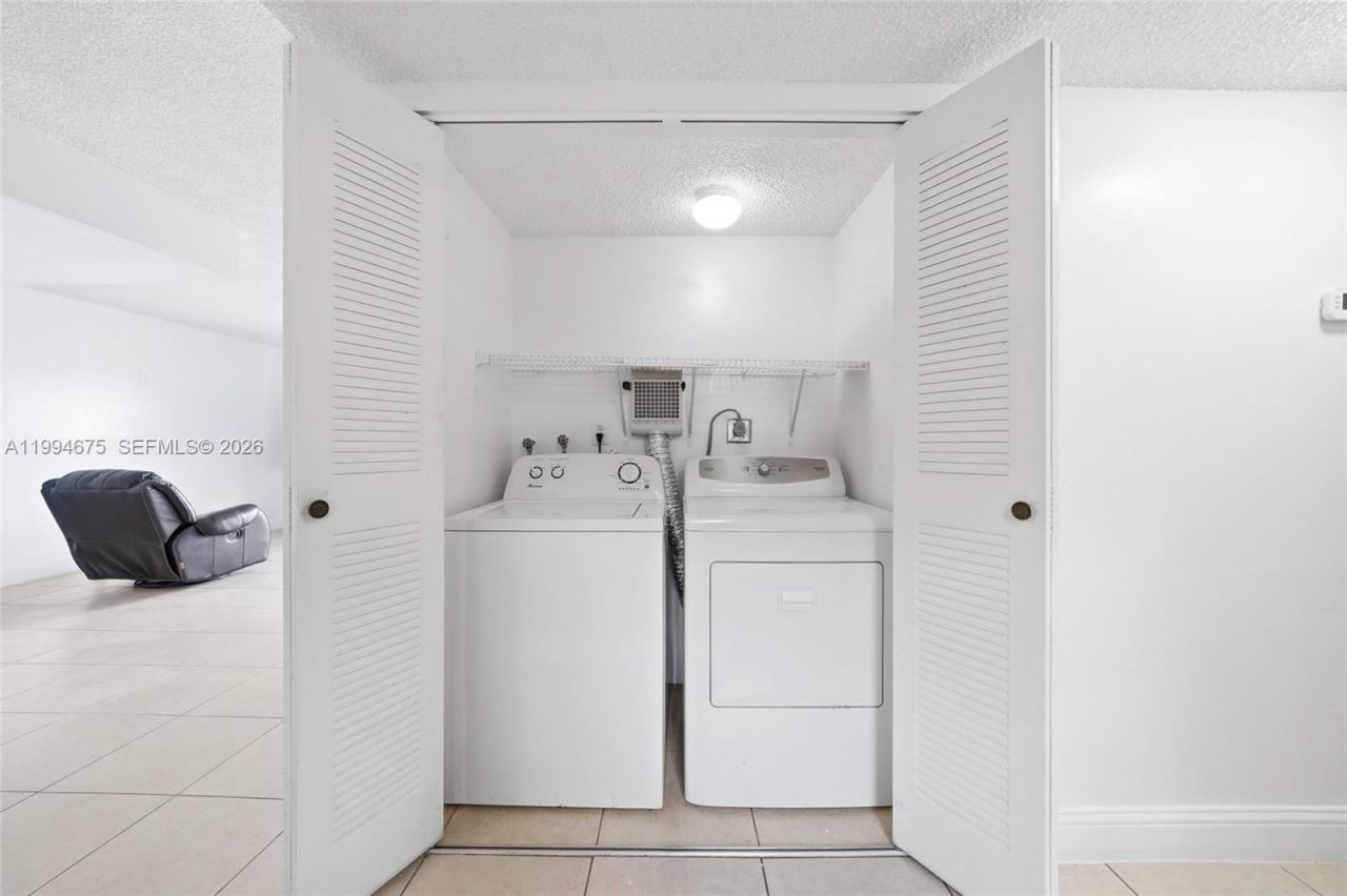 9375 Fontainebleau Blvd , Unit L301, Miami, FL 33172 Photo