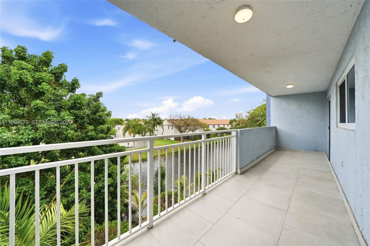 9375 Fontainebleau Blvd , Unit L301, Miami, FL 33172 Photo