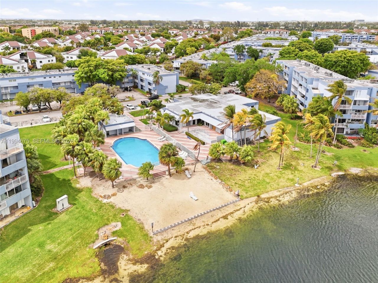 9375 Fontainebleau Blvd , Unit L301, Miami, FL 33172 Photo