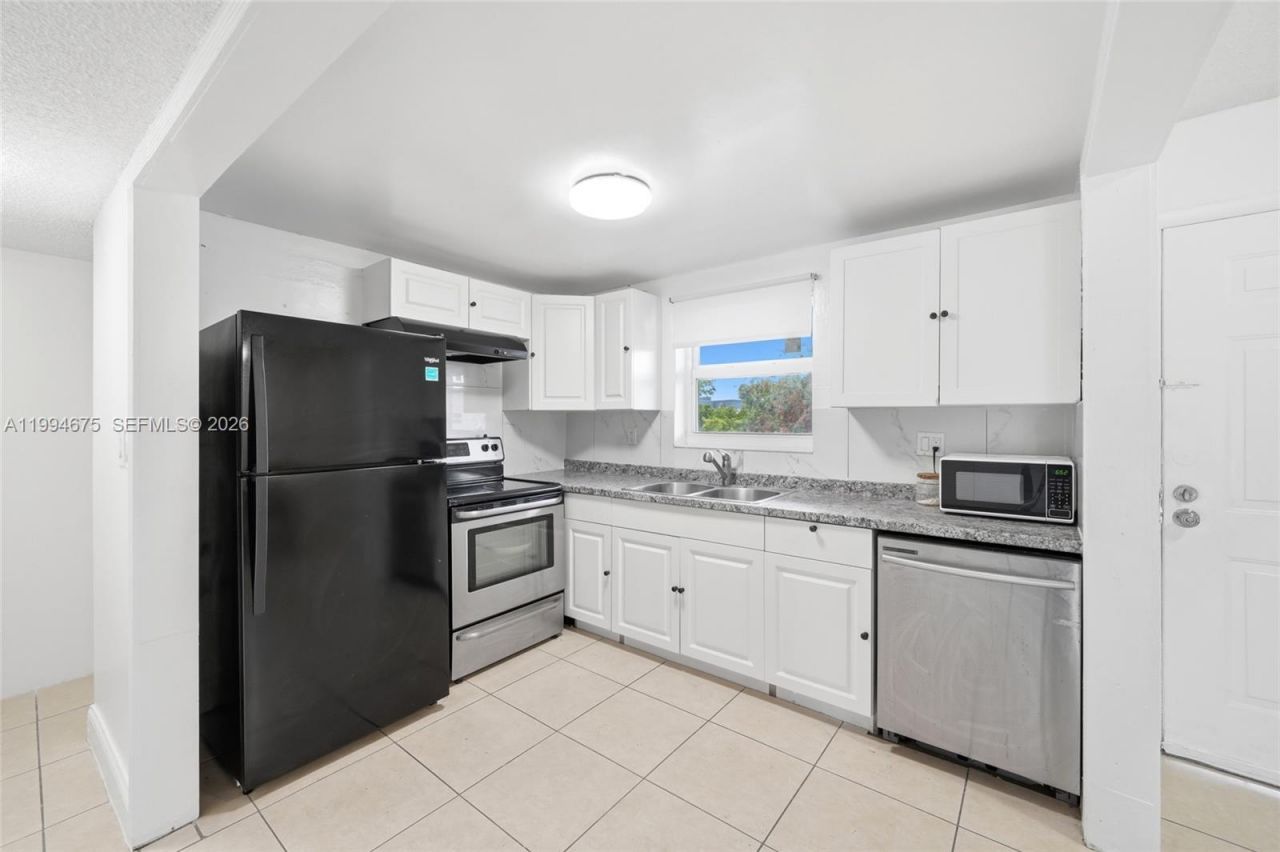 9375 Fontainebleau Blvd , Unit L301, Miami, FL 33172 Photo