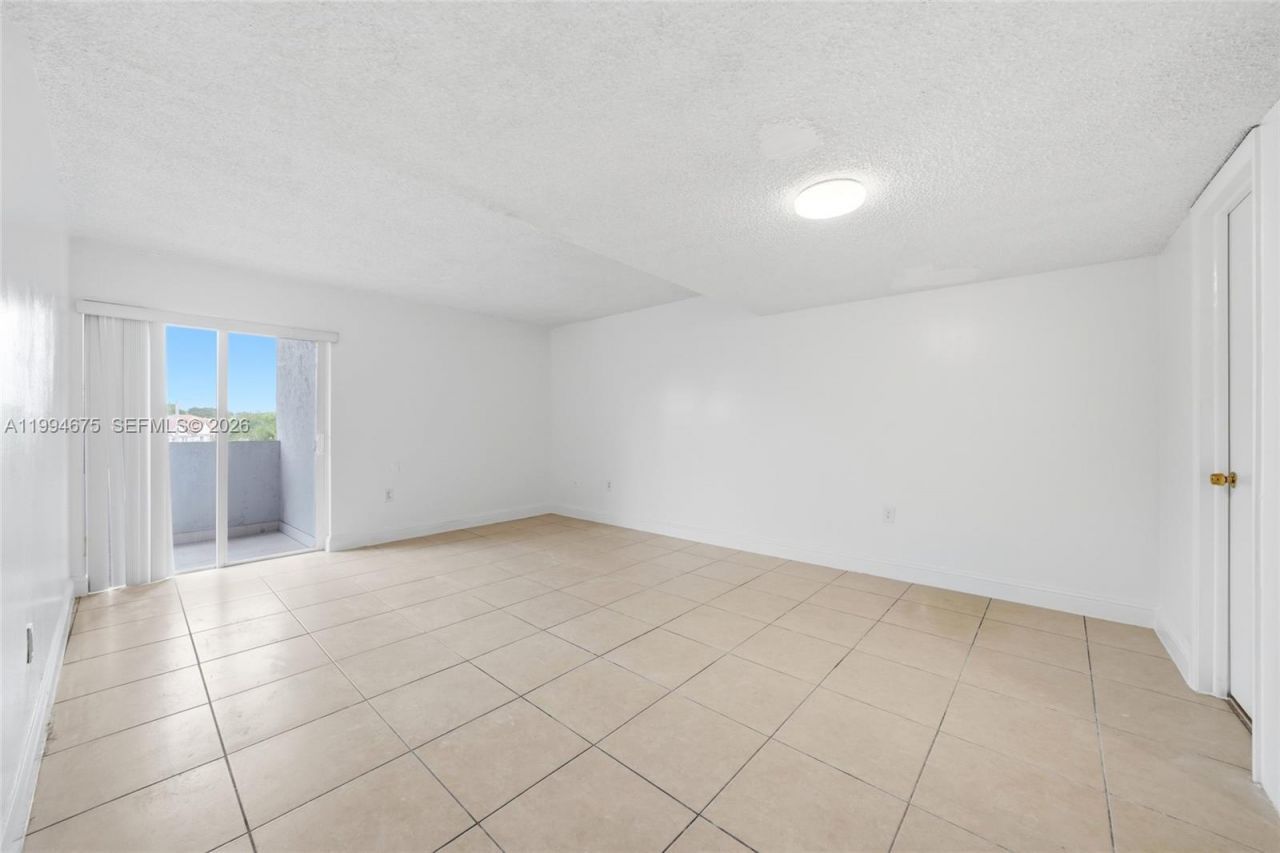 9375 Fontainebleau Blvd , Unit L301, Miami, FL 33172 Photo
