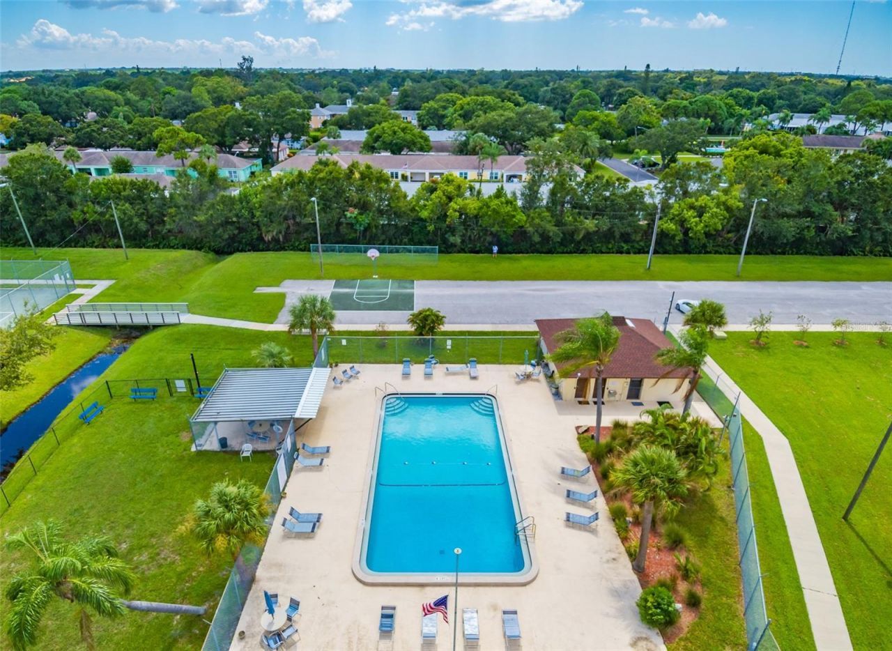 9992 86th Street, Seminole, FL 33777 Photo