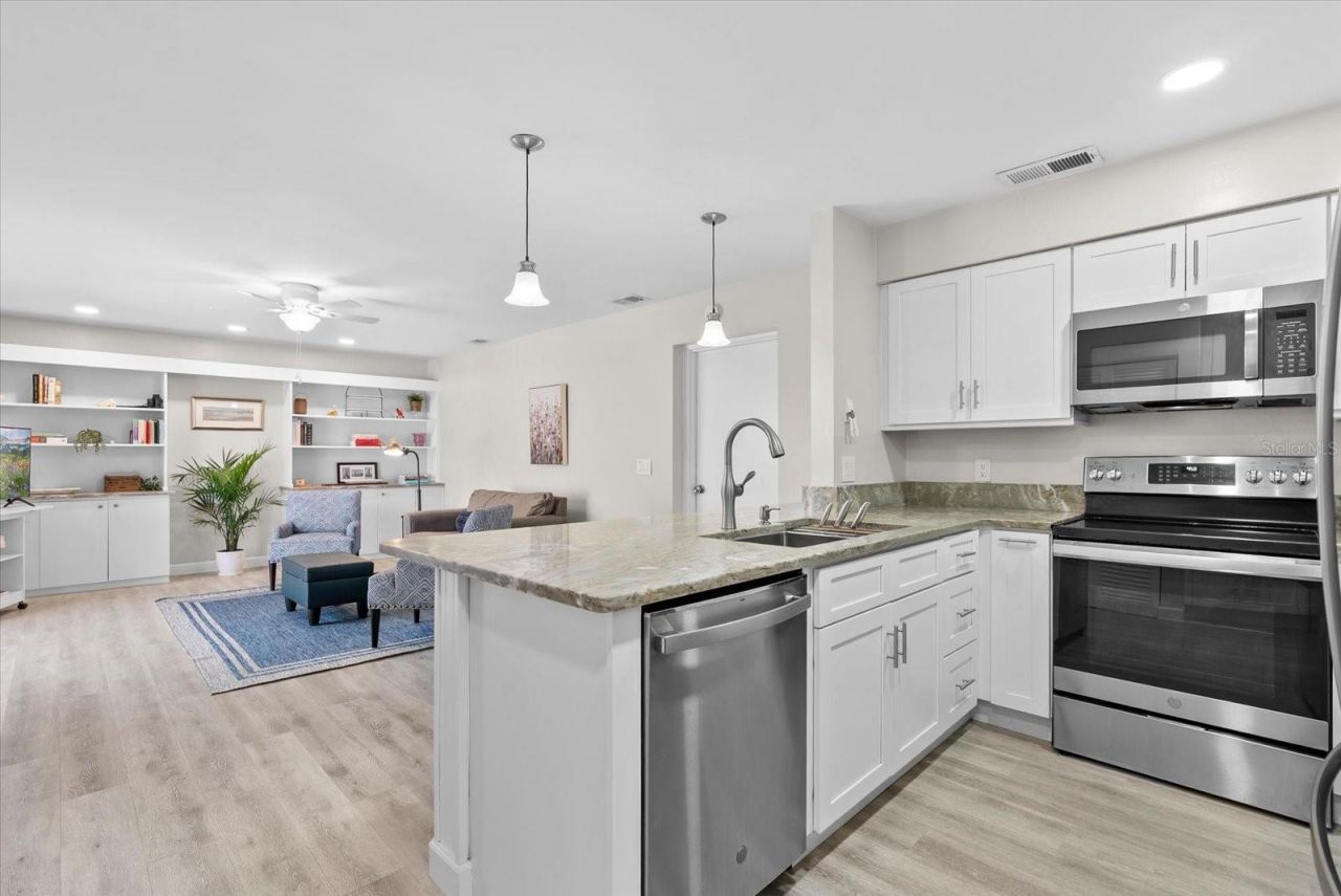 6304 Sun Eagle Lane, Unit 19B, Bradenton, FL 34210 Photo