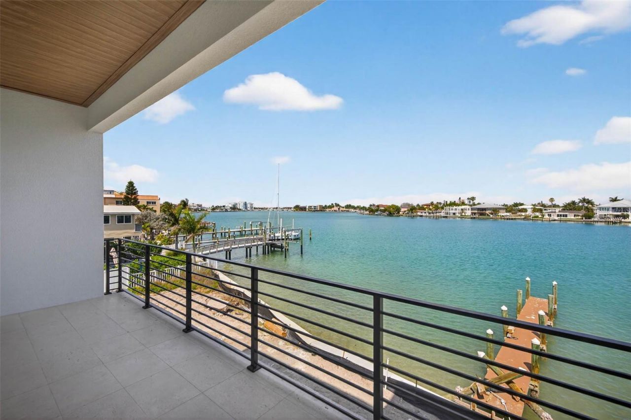 10201 Gulf Boulevard, Treasure Island, FL 33706 Photo