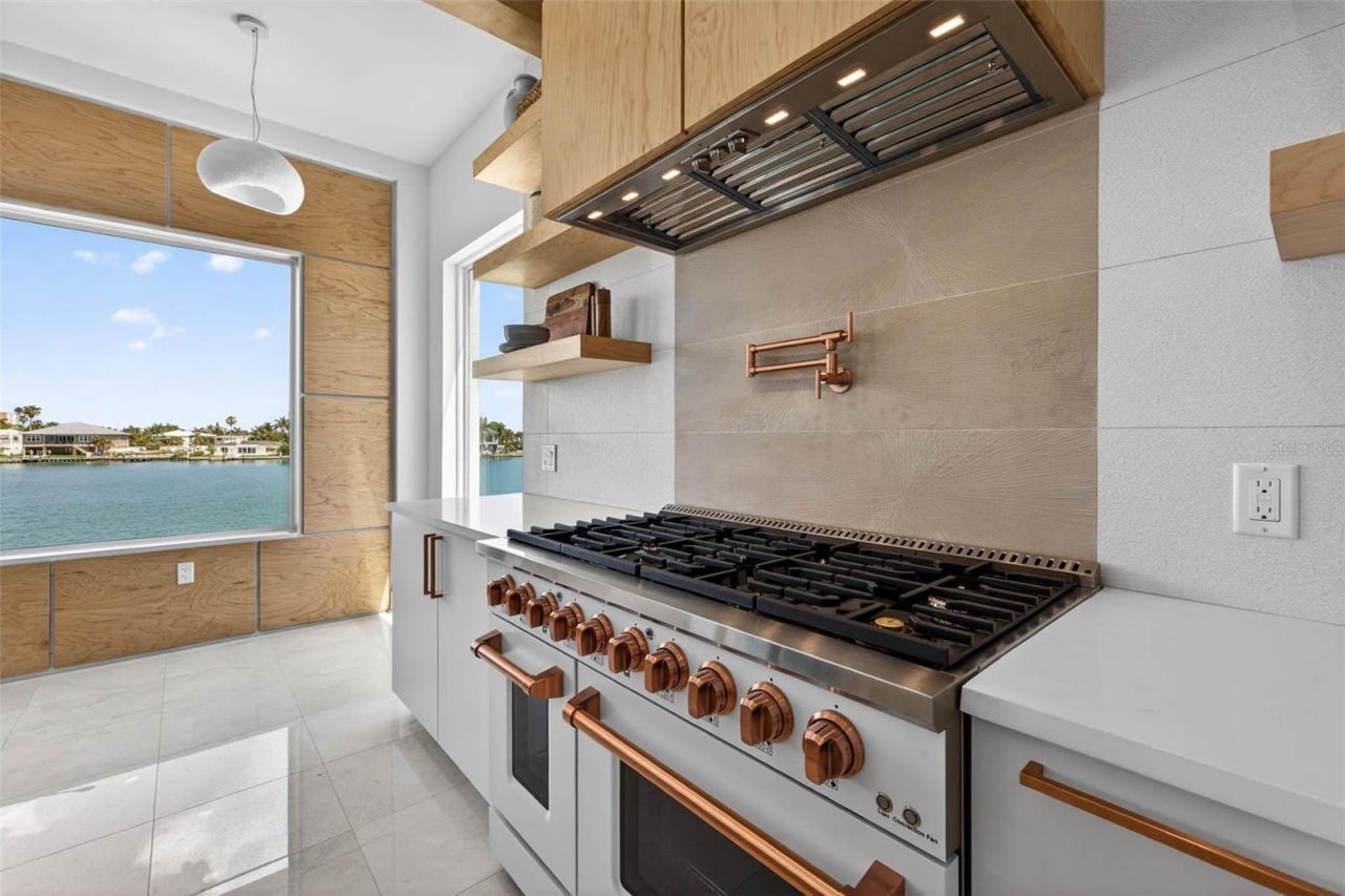 10201 Gulf Boulevard, Treasure Island, FL 33706 Photo