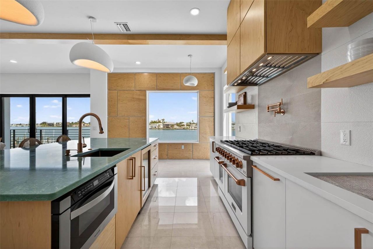 10201 Gulf Boulevard, Treasure Island, FL 33706 Photo