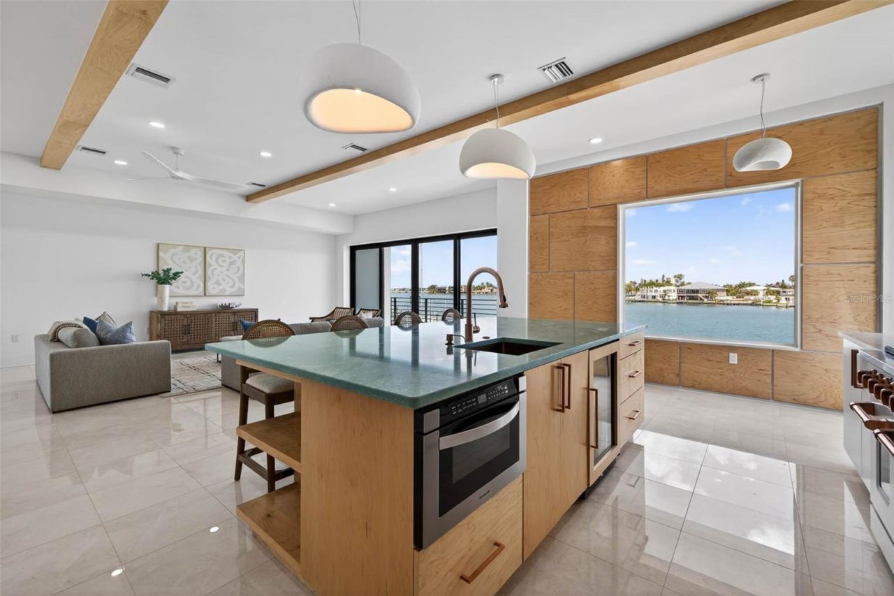 10201 Gulf Boulevard, Treasure Island, FL 33706 Photo