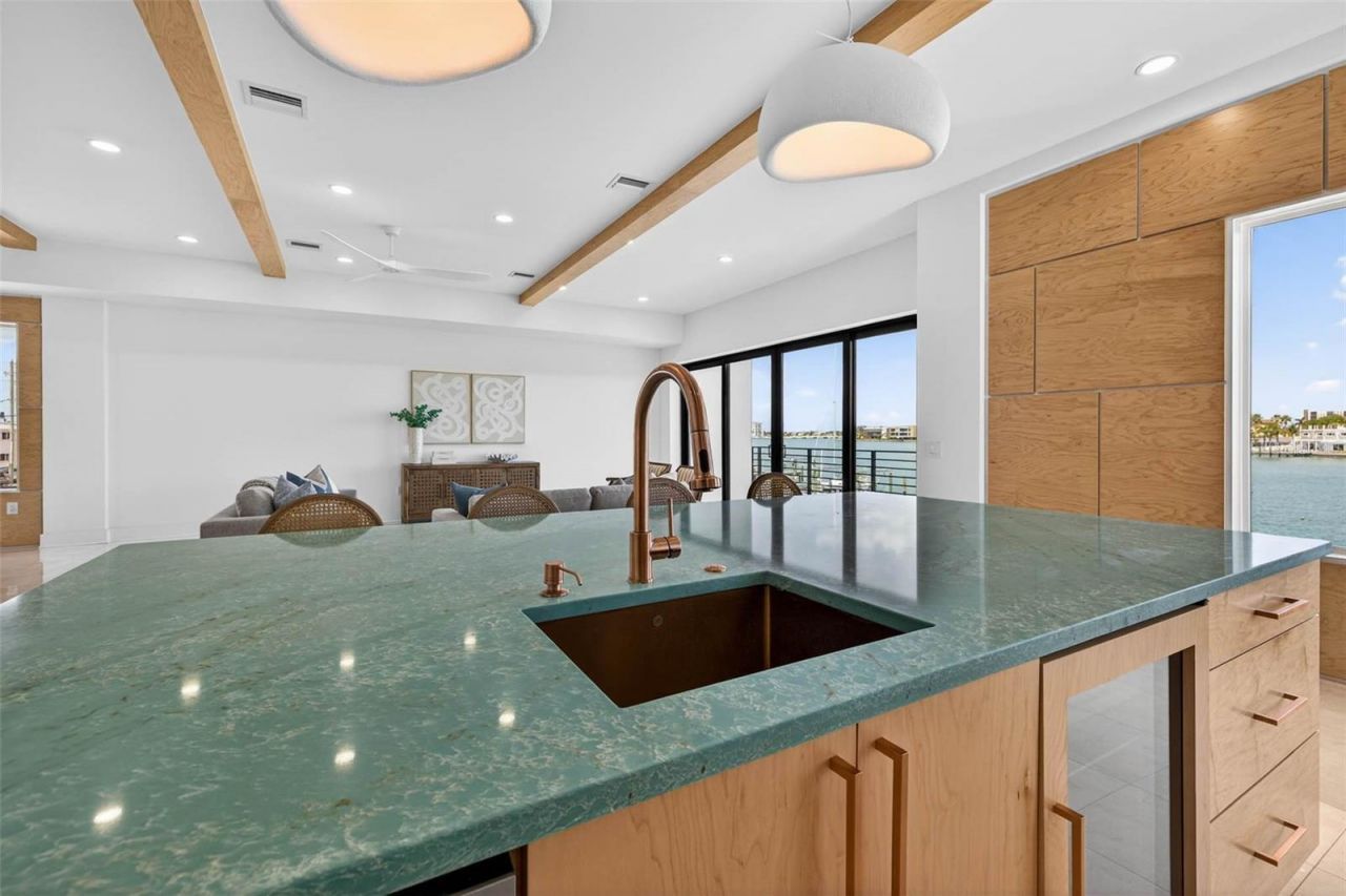 10201 Gulf Boulevard, Treasure Island, FL 33706 Photo