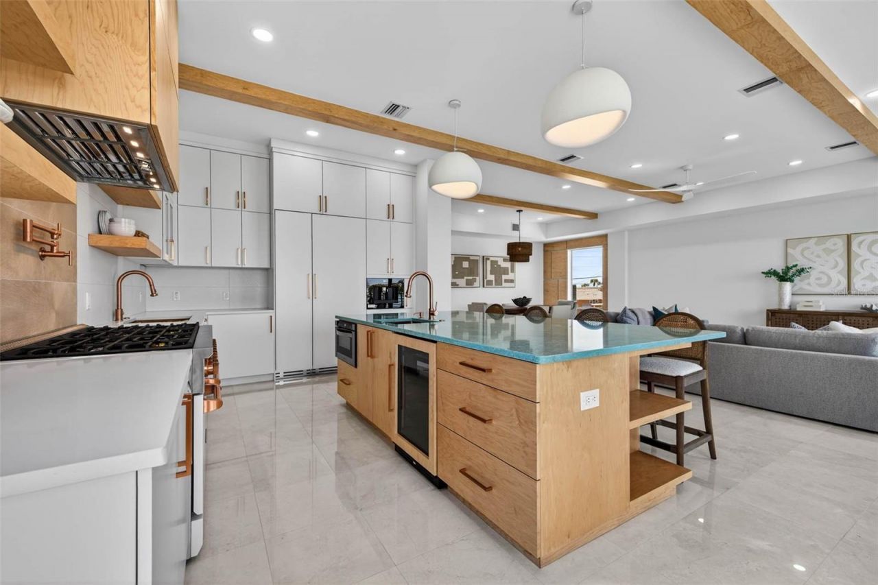 10201 Gulf Boulevard, Treasure Island, FL 33706 Photo