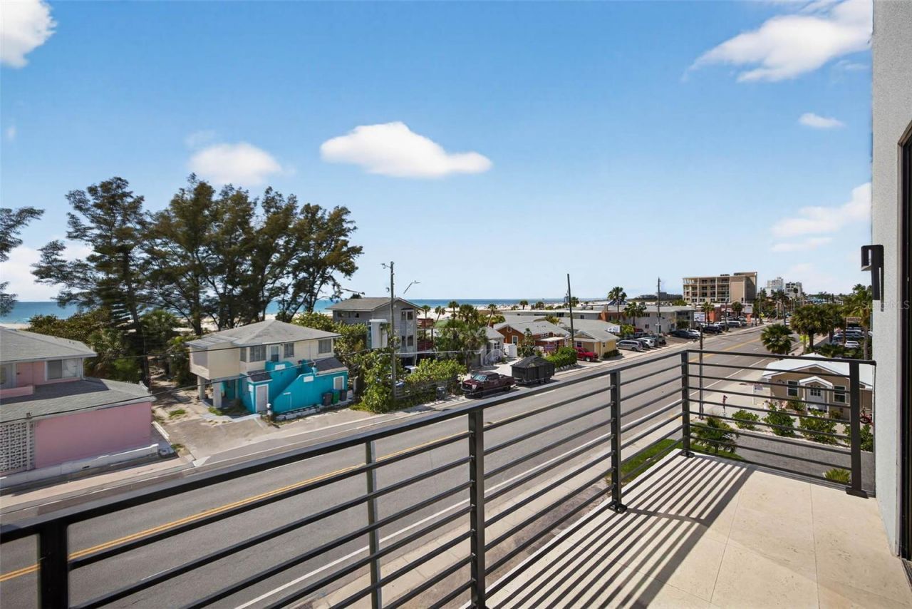 10201 Gulf Boulevard, Treasure Island, FL 33706 Photo