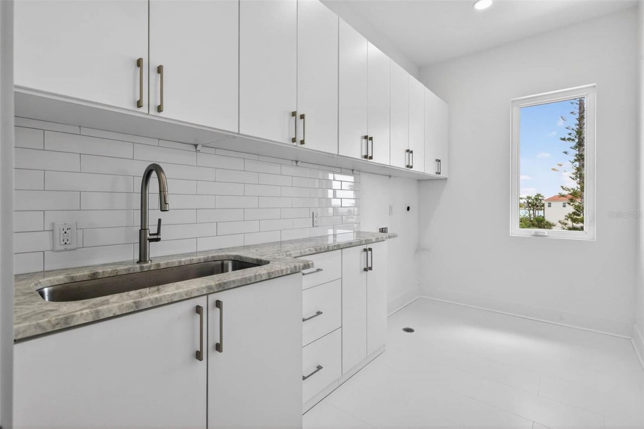 10201 Gulf Boulevard, Treasure Island, FL 33706 Photo