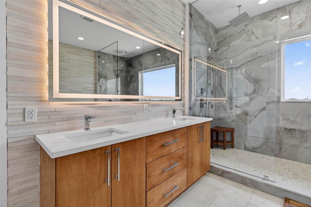 10201 Gulf Boulevard, Treasure Island, FL 33706 Photo