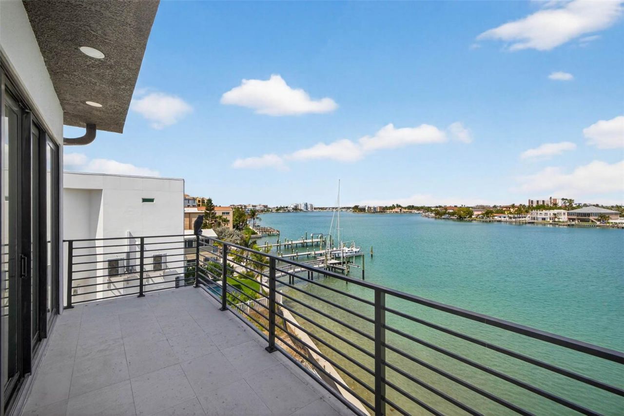 10201 Gulf Boulevard, Treasure Island, FL 33706 Photo