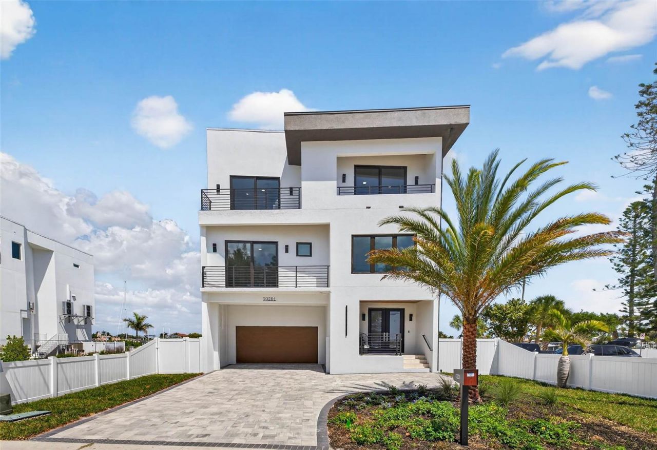 10201 Gulf Boulevard, Treasure Island, FL 33706 Photo