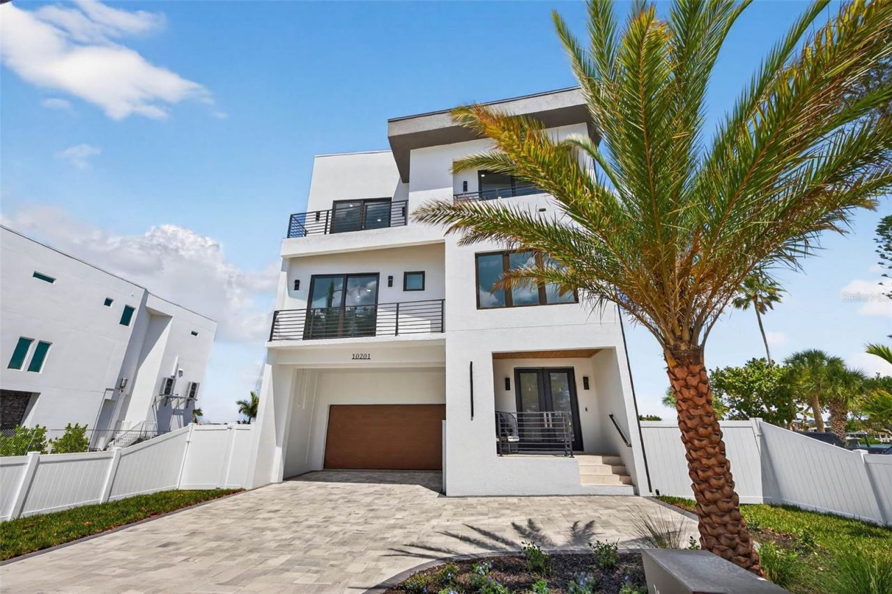 10201 Gulf Boulevard, Treasure Island, FL 33706 Photo