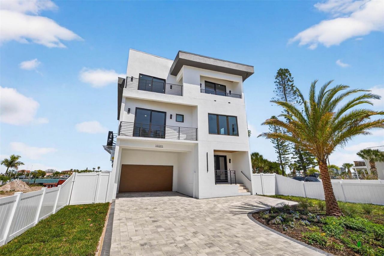 10201 Gulf Boulevard, Treasure Island, FL 33706 Photo